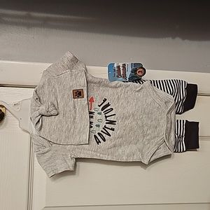 NWT 0-3m 3pc set one-sie, pants, and hat